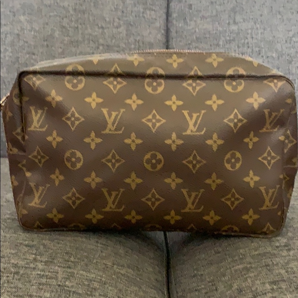Louis Vuitton Trousse Monogram 28 Cosmetic Case